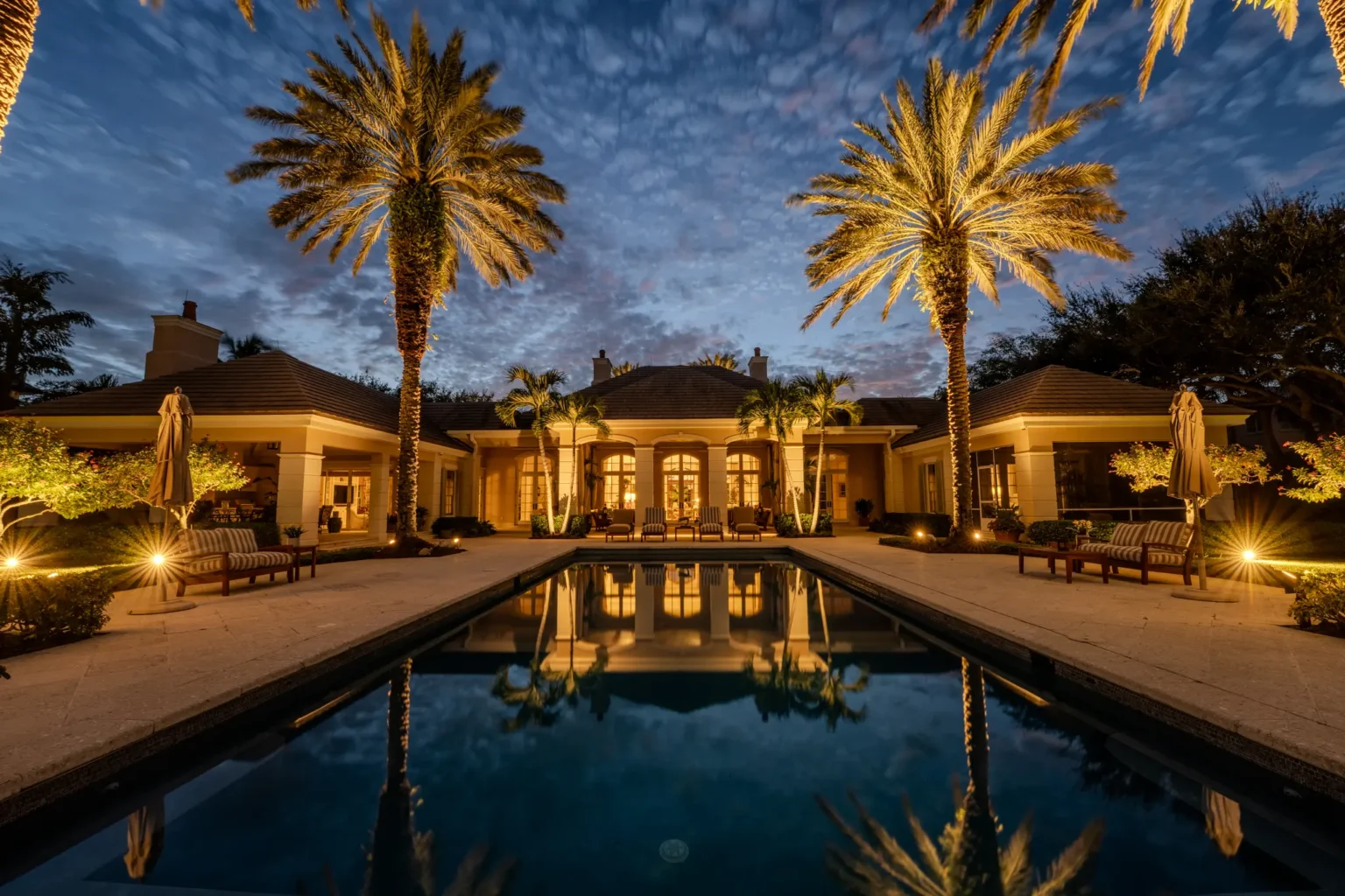Elegant Nightscape outdoor lighting project by Southern Nights (photo 12)